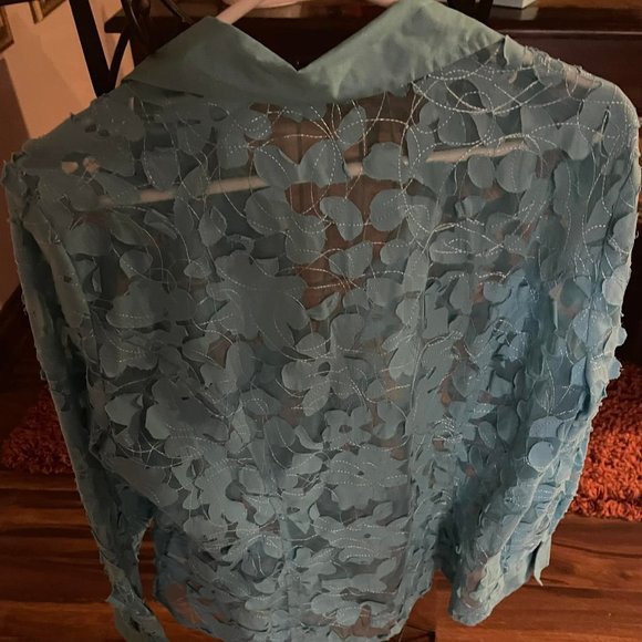WOMEN'S LACE BLOUSE BLUE .. Size 10 TRIBAL design.. Very good condition~ - Picture 2 of 4
